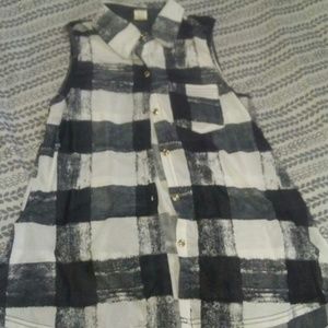 Sleeveless black and white shirt